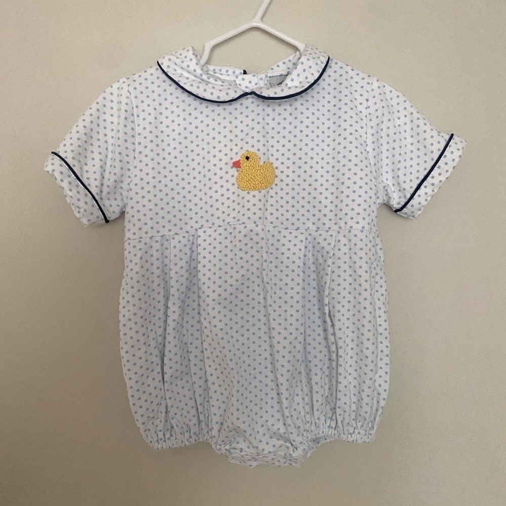 🐚 Embroidered polka dot onsie